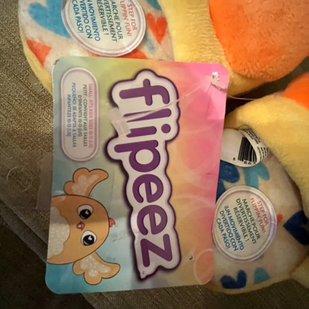 Slippers for Kids  (Flipeez) (Size Small Fits Kids Sizes 10-13 US)  (new/shoes/x